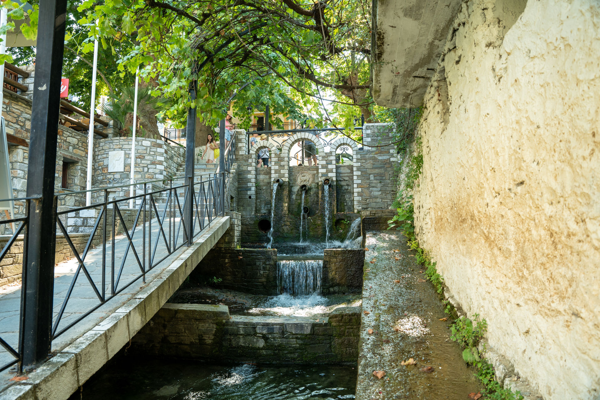 The highlight of Panagia village is the square with three water sources, cafes and tavernas