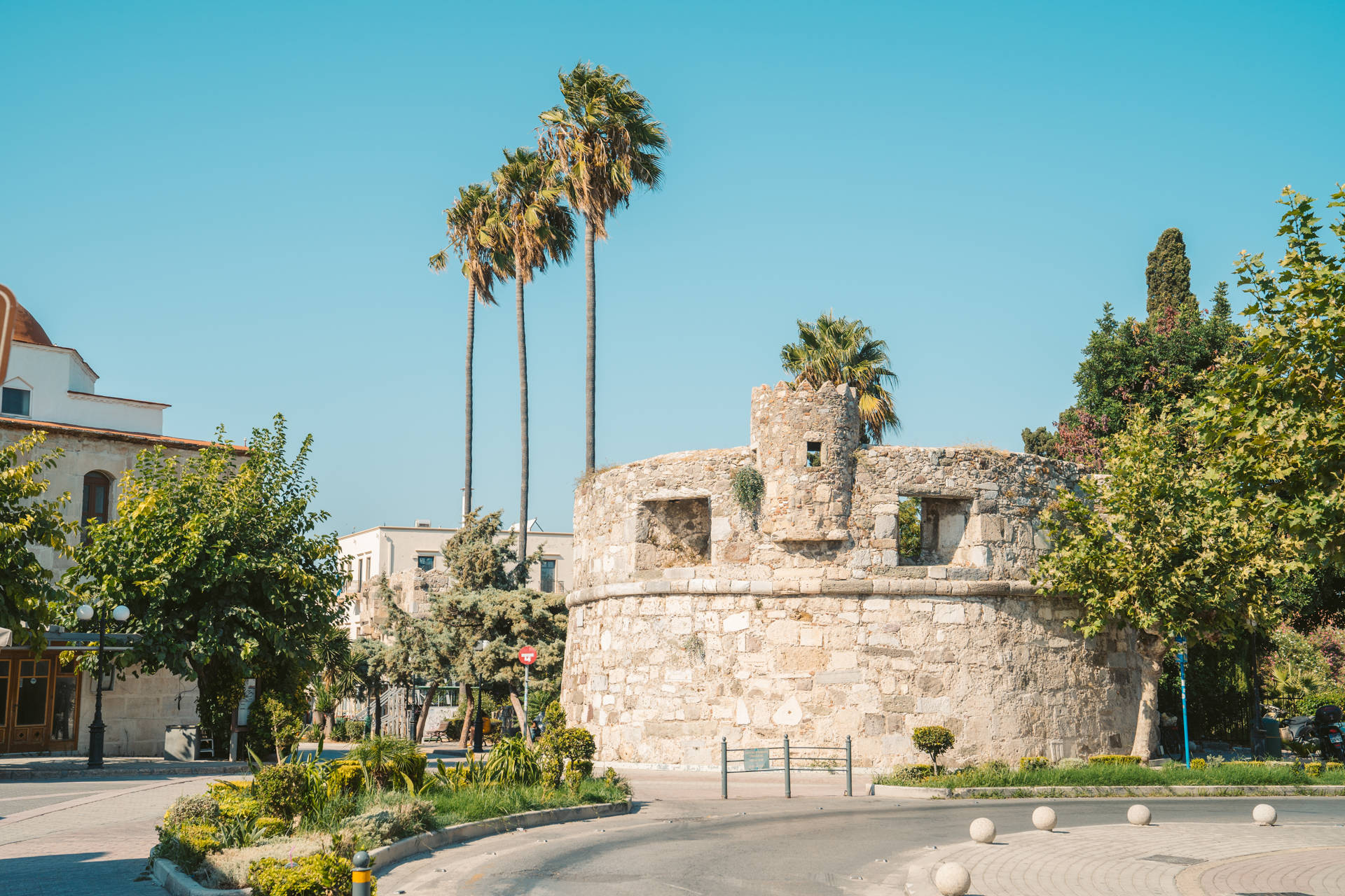 Strolling around Neratzia Castle