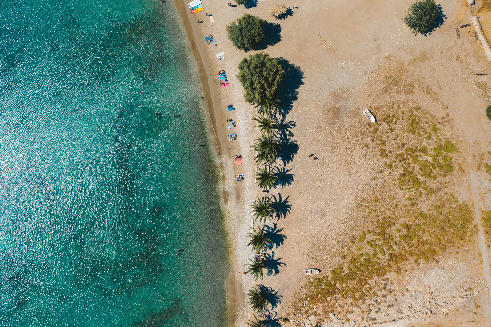Panermos beach (or Panormos) is located at the southeastern tip of Naxos