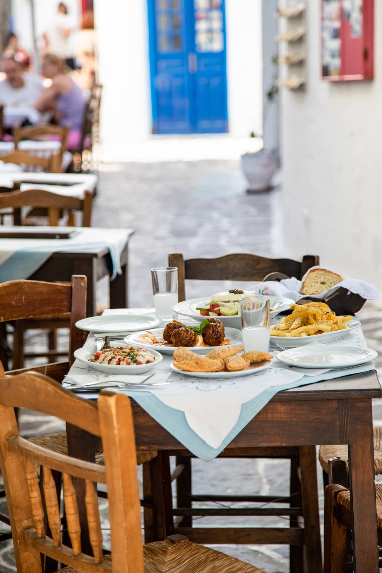 milos village hopping plaka 11