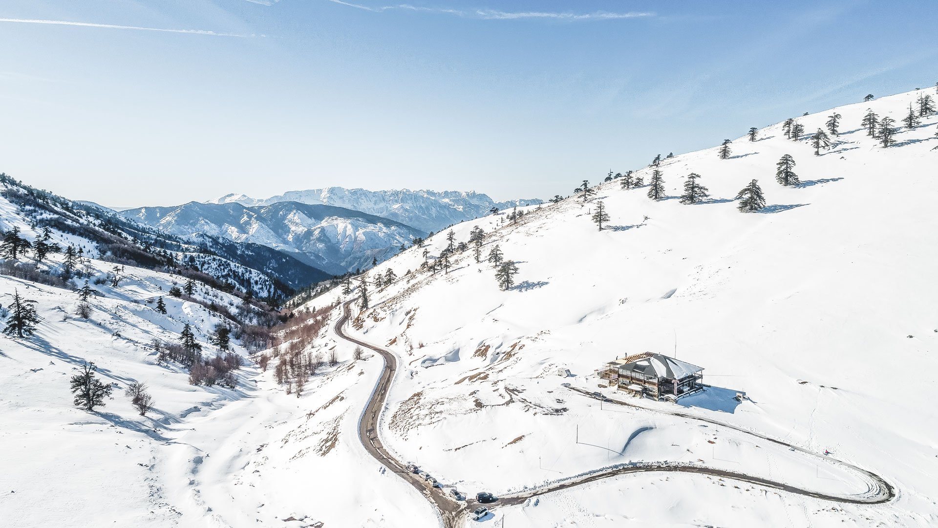 In Vasilitsa, you’ll be treated to all the comforts of a modern winter sports centre, including après