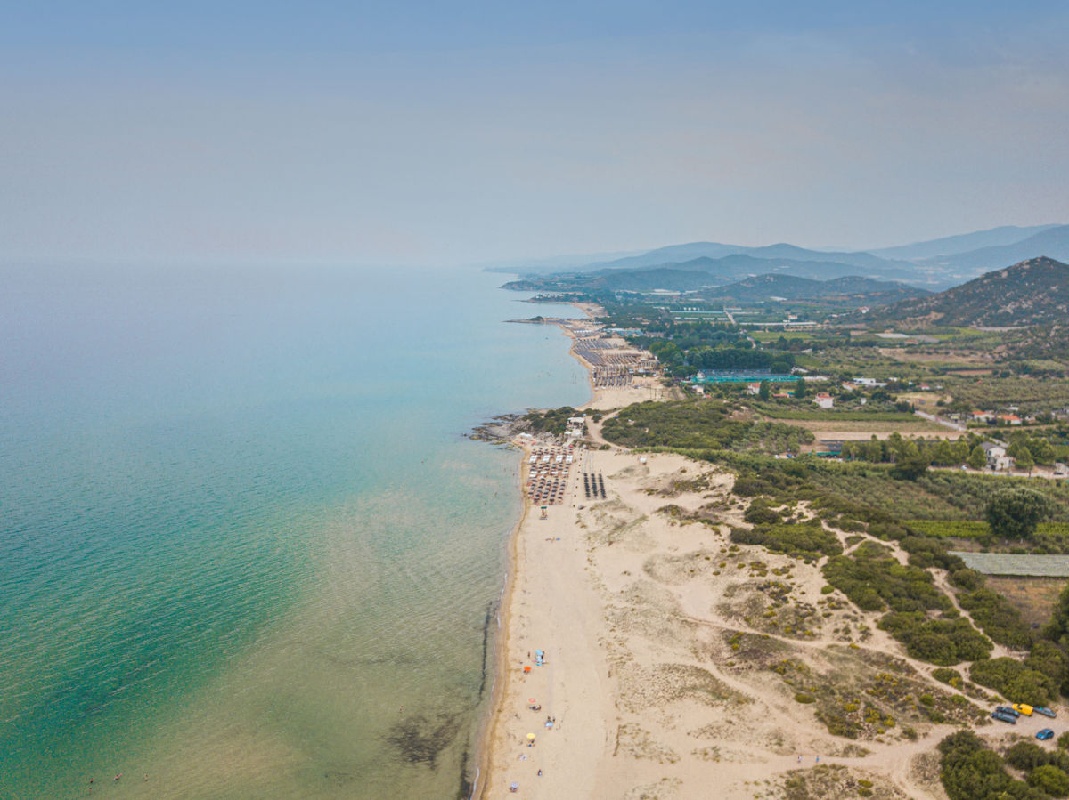 Ammolofi beach is 3k long and has a mix of beach bars, water sports and quiet patches