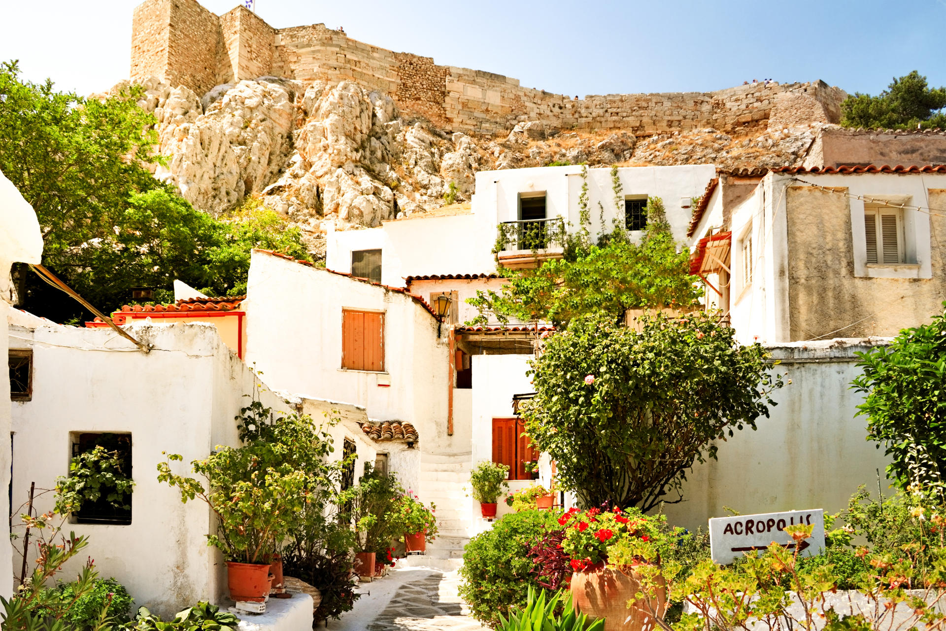 Anafiotika in Plaka by the Acropolis hill_Athens_sh_123954367