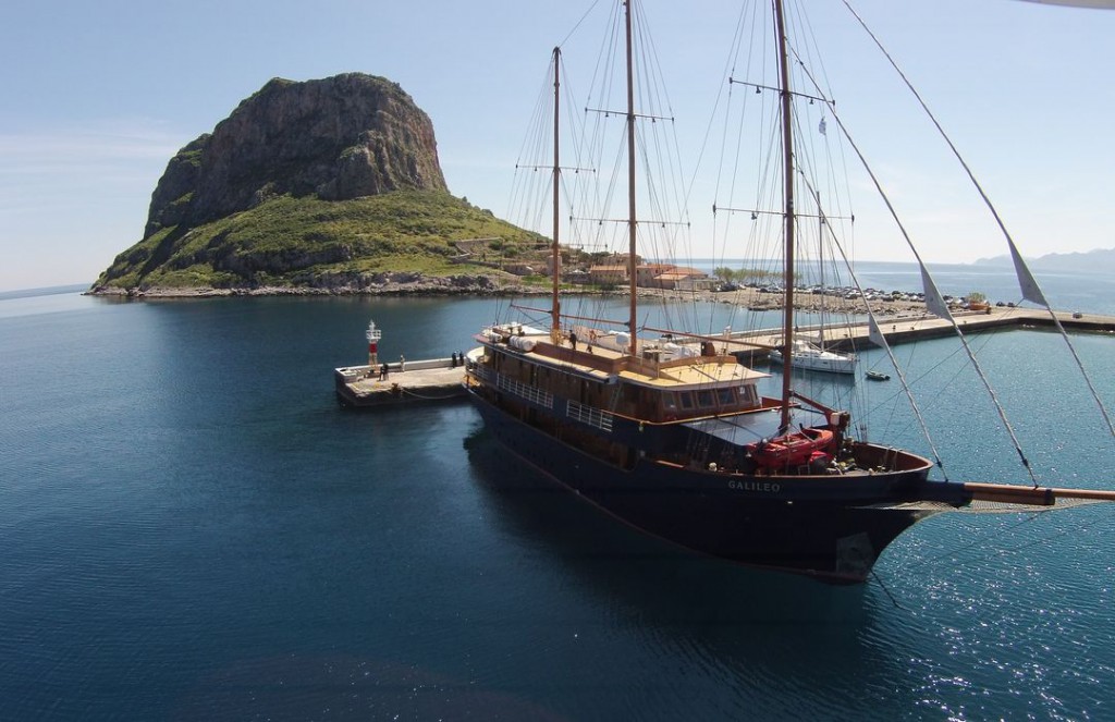 Travel the greek seas