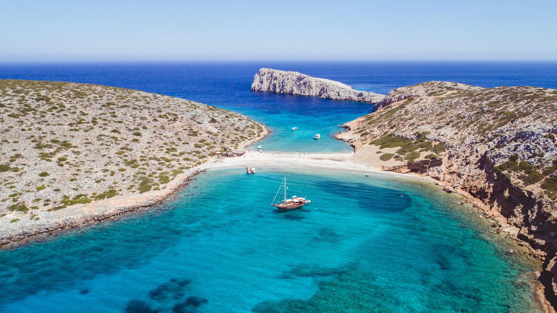 Visit Kounoupes islet by boat from Astypalea