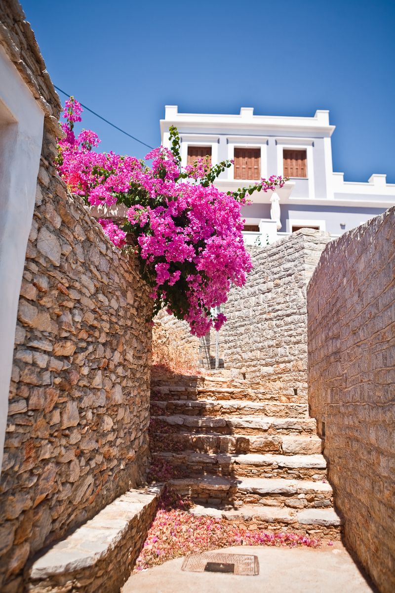Kali Strata, Symi