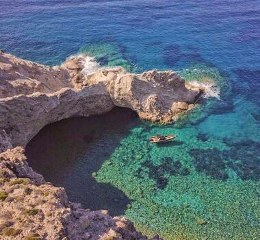 antiparo-despotiko-panteronisia-paros-main-image