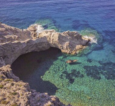 antiparo-despotiko-panteronisia-paros-main-image