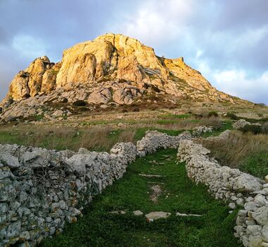 hikingaroundthecastle-main-image