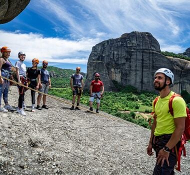 rappelling-on-the-rocks-of-meteora-logo