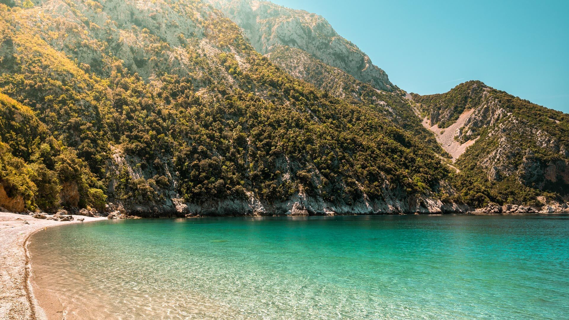 Thapsa beach, located nothern of Kymi on the side of the Aegean sea