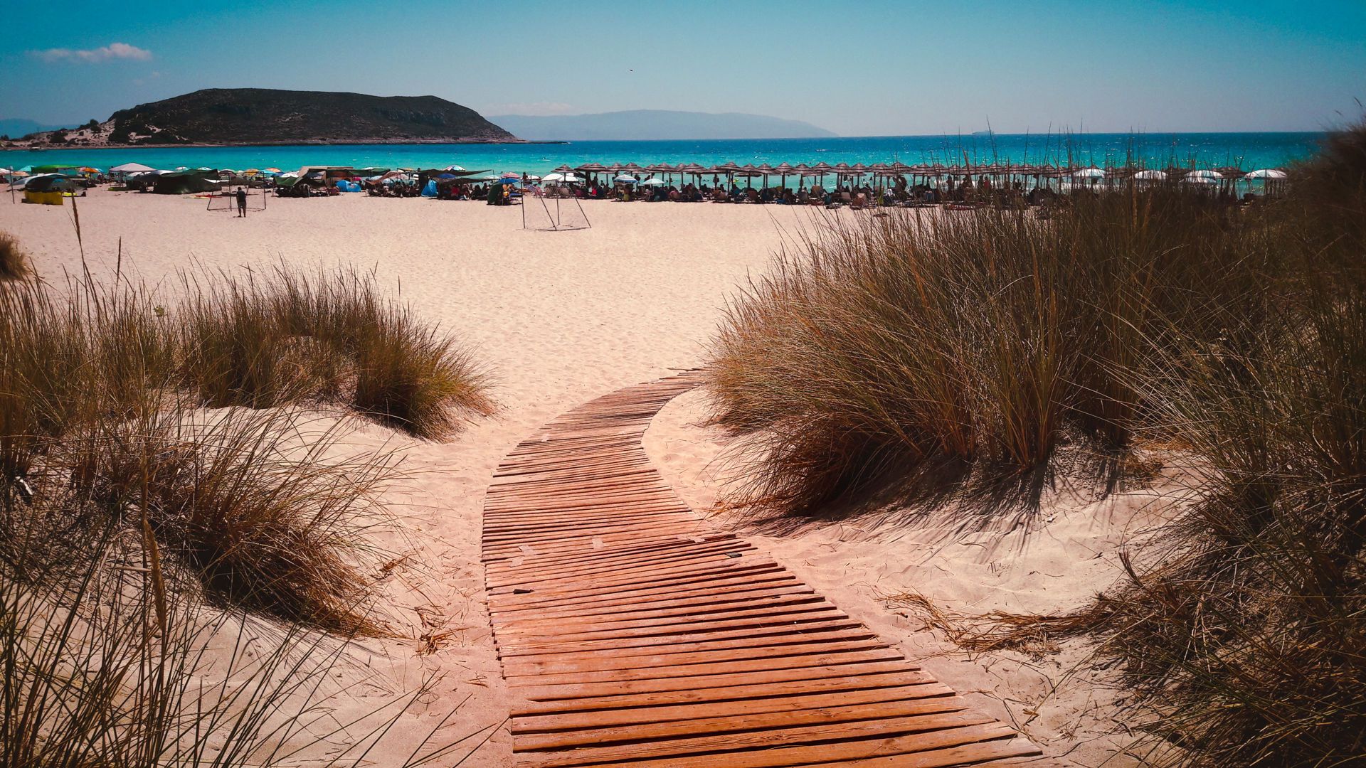 Beach entrance from Simos organized camping