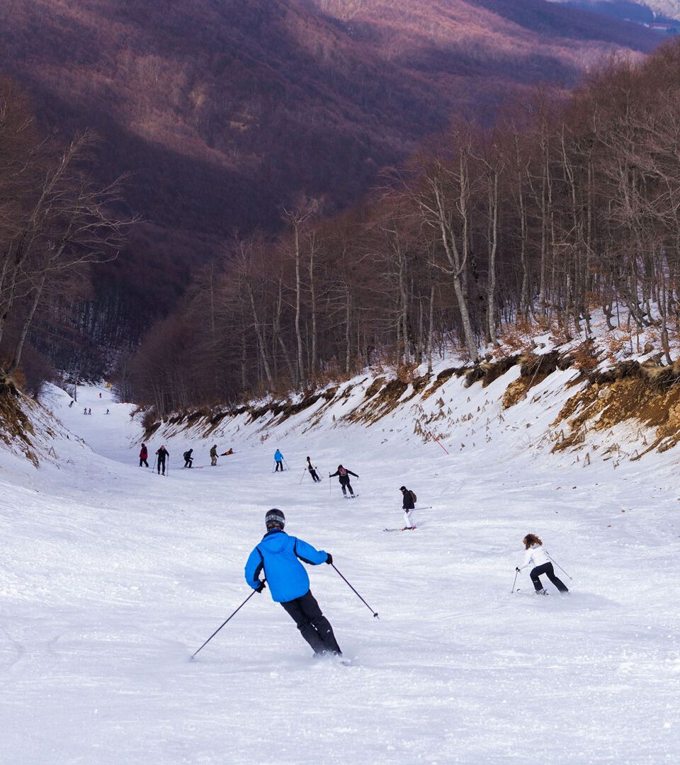 On the western slopes of Mt Vermion, the 3-5 Pigadia ski centre boasts the longest and most difficult piste in Greece