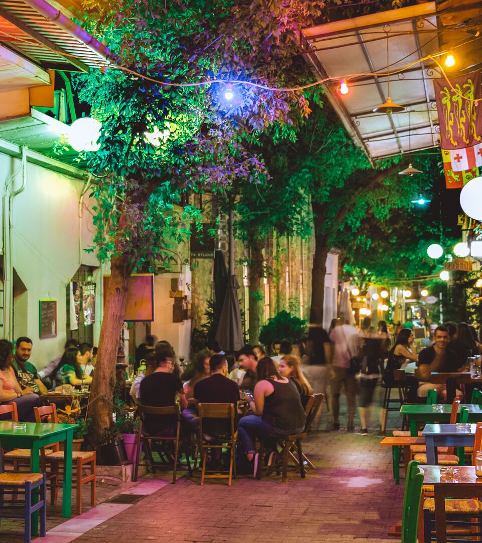 Larissa welcomes you with pedestrian streets, cafes and bars, restaurants and ouzeri