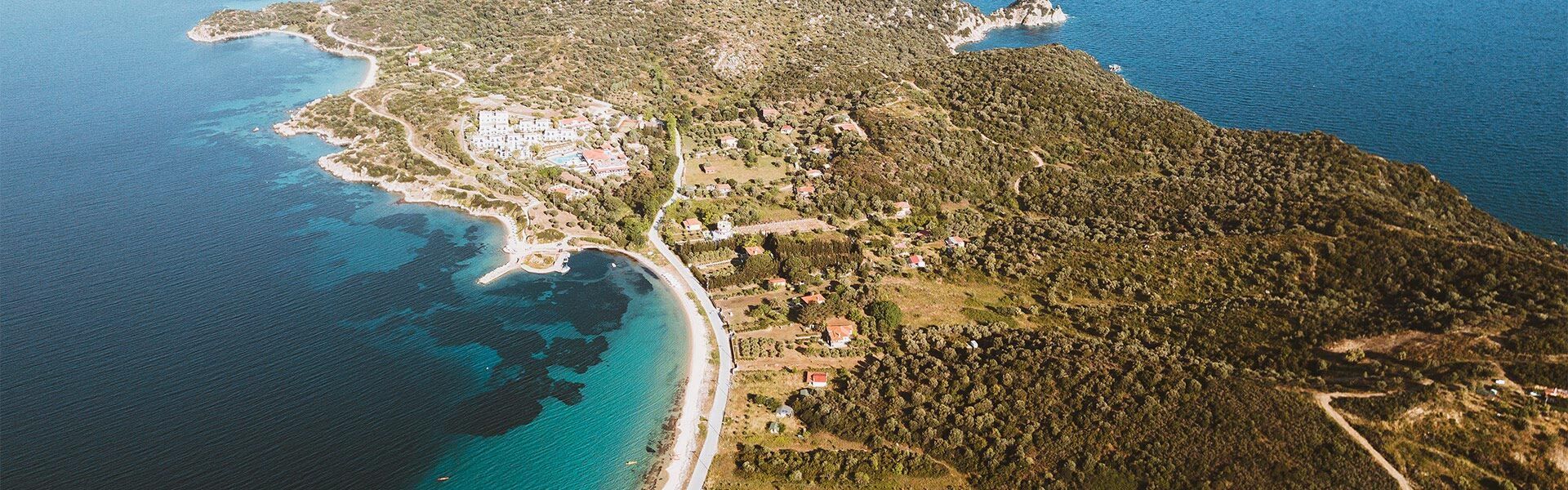 Around-the-island-are-numerous-sandy-beaches,-perfect-for-a-long-afternoon-in-the-sun-DJI_0219
