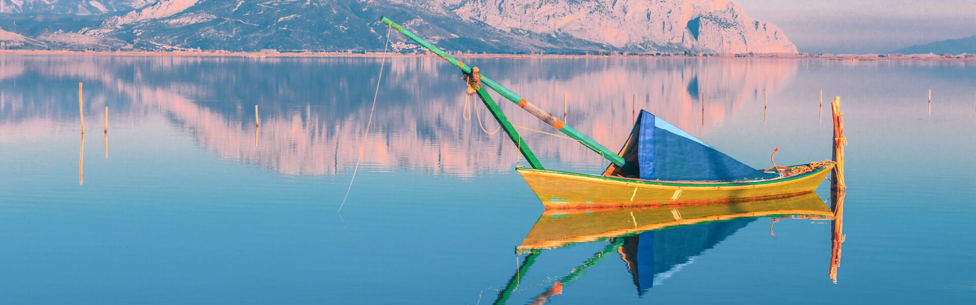Relax on the banks of the lagoon with a fishing rod