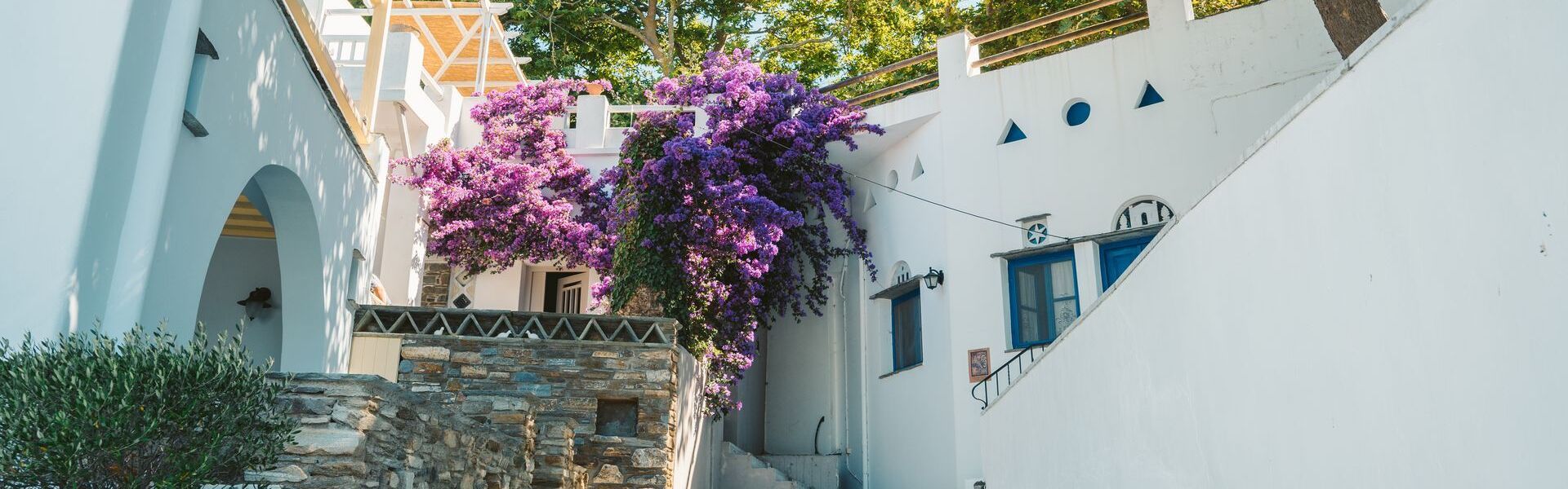 It is worth walking through its narrow streets and admire the simple Cycladic architecture, Dio Horia village