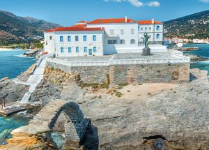 If you walk into the oldest part of town, you’ll come to a square, occupied by a single monument to the Unknown Sailor