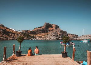 Ansicht des Lindos Schlosses von der St Paul Bucht