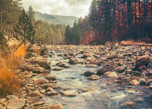 For nature lovers, there’s the ‘hot’ valley of Valia Kalda, so-called because it’s so much warmer than the high peaks that surround it