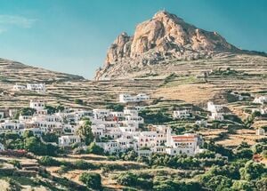 A little before you reach Koumaros, you pass Exomvourgo Castle, high up on a 640m conical hill