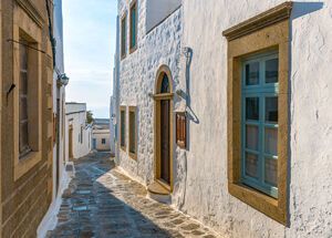 Stroll along the maze of alleyways, through vaulted archways and past dazzlingly white and mostly immaculately maintained houses