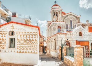 Το Πυργί είναι το μεγαλύτερο μεσαιωνικό χωριό της Χίου. Είναι διάσημο για τα σχέδια και τις τοιχογραφίες των σπιτιών του, γνωστά με την ονομασία «ξυστά». 