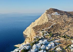 Folegandros - The zigzag path up to the Church of Panagia