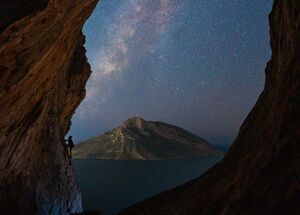 Milky way at the famous overhang location of Grande Grotta