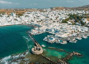 Strolling through the port of Naoussa, you’re instantly struck by the remnants of the Venetian Castle (Kastelli)_Landscape