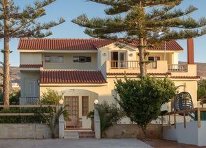 VILLAHARIS-photo-0