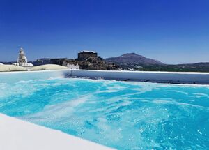 WHITECURVE-photo-0