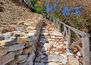 hiking-at-the-north-side-of-ikaria-logo
