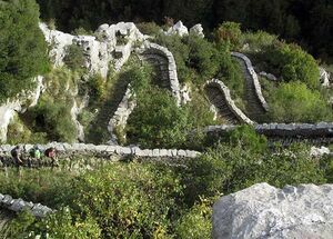 hiking-vradeto-steps-logo