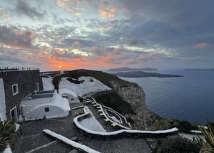 private-tailormade-tour-in-santorini-island-with-local-driver-logo