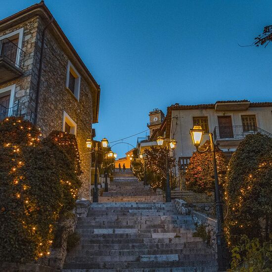 Arahova-village-in-christmas-lights