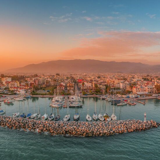 Ein Spaziergang durch die aufstrebende Stadt von Kalamata Stadt- und