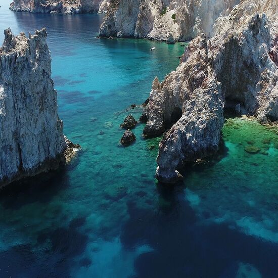 Book online: Sifnos'tan: Poliegos ve Kimolos'a Bot Turu | Discover Greece