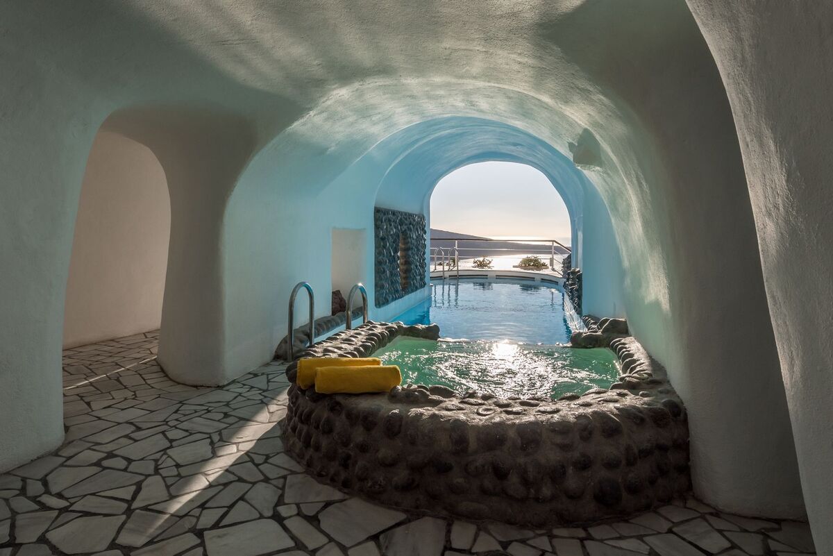 Fanari Villas Santorini | Accommodation | Discover Greece