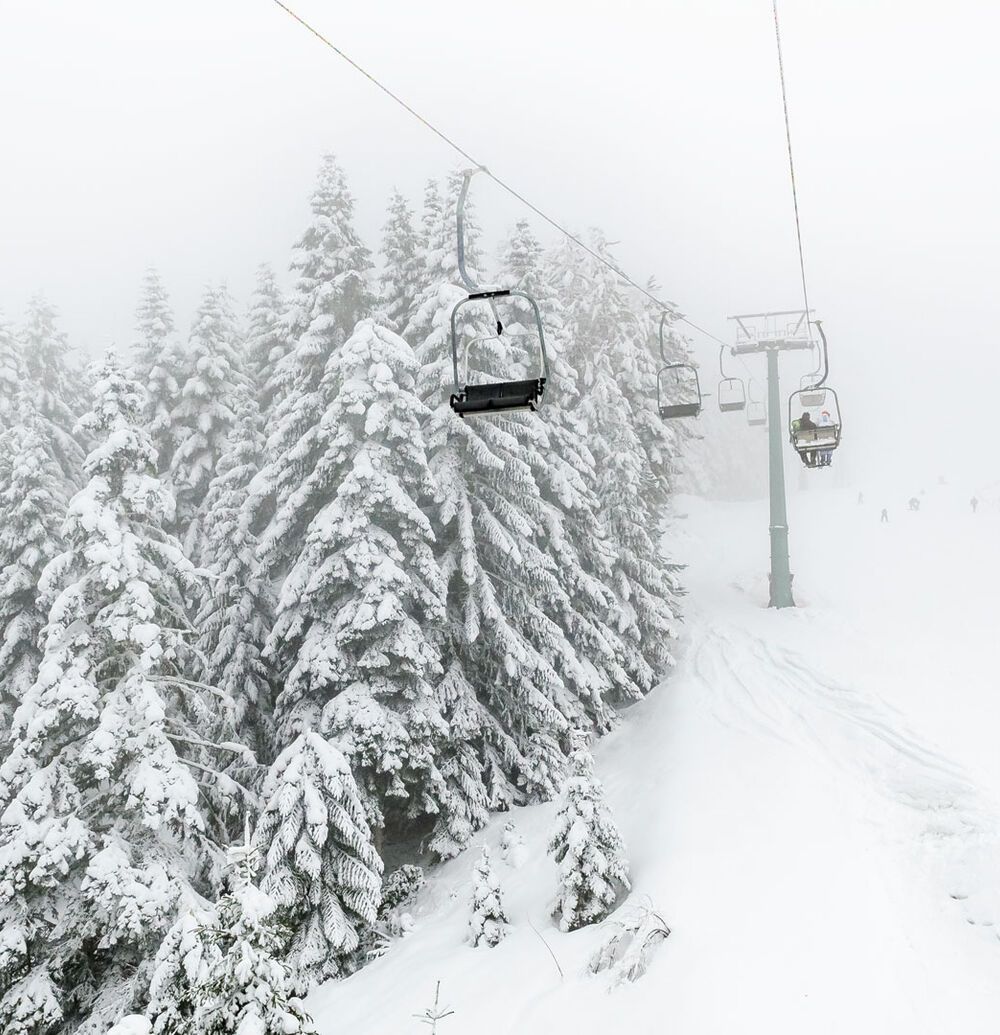 Petrouli’s ski center is small in size but with an unsurpassable natural landscape