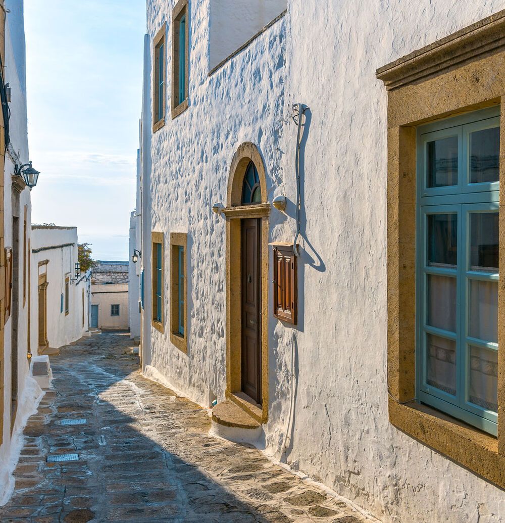 Stroll along the maze of alleyways, through vaulted archways and past dazzlingly white and mostly immaculately maintained houses