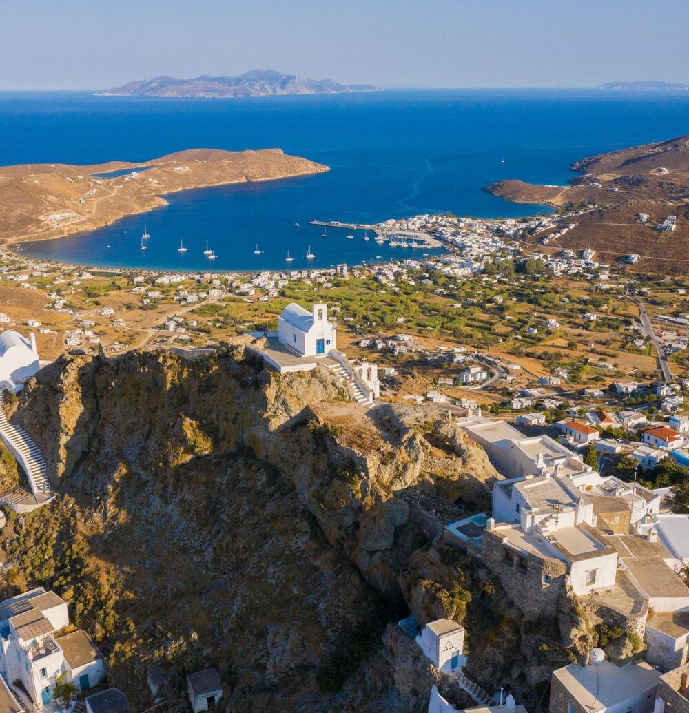 From the beautiful chapel of Agios Konstantinos nearby, you can look out beyond Livadi onto Cycladic islands… Sifnos, Milos and (on clear days) Tinos and Mykonos