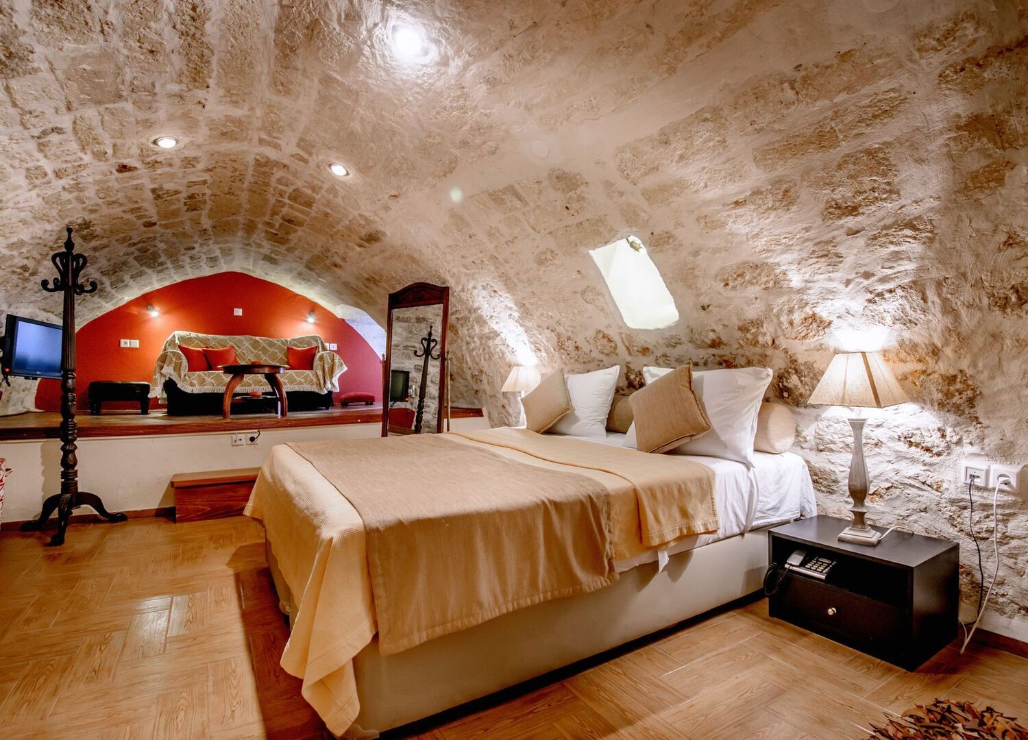 LEOHOTEL-photo-3