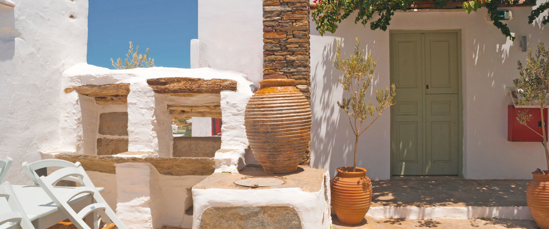 There’s an authenticity to Apollonia, built in the heart of Sifnos, that’s impossible to fully describe