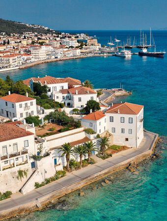7 destinos populares para navegar cerca de Atenas