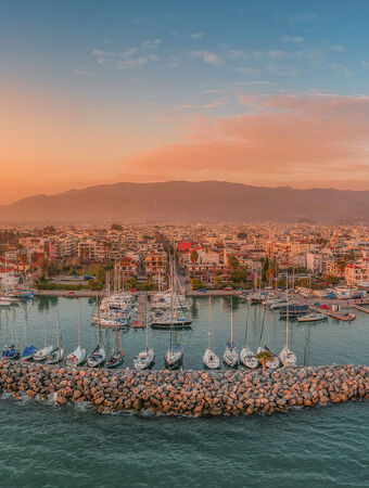 Ein Spaziergang durch die aufstrebende Stadt von Kalamata 