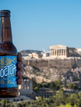Ein Guide zu den wichtigsten griechischen Bieren und Kleinbrauereien bringt Abwechslung in deinen Urlaub