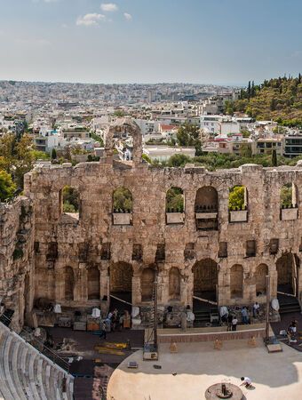 Genießen Sie ein Theaterstück in Athen, der Stadt, in der das Theater geboren wurde