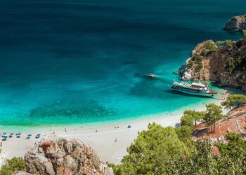 Une touche de beauté exotique à la plage d'Apella sur Karpathos