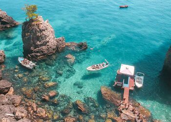 Un paseo en bote a playa Paraíso en Corfú